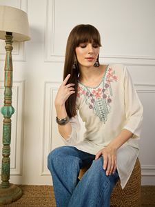 Kurti Corto para Mujer de Calidad de Exportación, Elegante Túnica de Viscosa y Rayón con Bordado de Hilo, Perfecto para Uso Diario, en Cantidad al por Mayor - Product Image 4