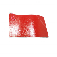 Revêtement en poudre polyester rouge RAL3002 effet froissé