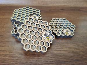 Juego de posavasos de madera con diseño de panal de abeja, hechos a mano, con acabado natural, para proteger la mesa, para bebidas frías y calientes - Product Image 5