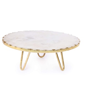 Support à gâteau de luxe en marbre et or avec poignée en anneau, bord festonné et base ronde pour mariages et événements - Product Image 4