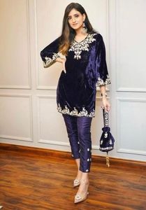 BEAU TRAVAIL DE BRODERIE ÉLÉGANTE INDIEN/PAKISTANI SUR KURTA VIOLET AVEC ROBE PANTALON POUR robe de soirée pour fête/mariage = 2023 - Product Image 2