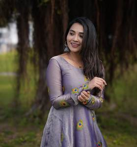 Nuevo Lanzamiento de Hoy: Salwar Kameez de Diseño Moderno con Plumas de Pavo Real de Calidad Superior de RADHE EXPORTS, Tela Suave y Plisada - Product Image 2