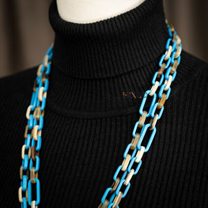 Mini collar de cadena multiusos Premium hecho de cuerno sintético en azul negrita, accesorio de moda hecho a mano de 1,5 metros de longitud - Product Image 4