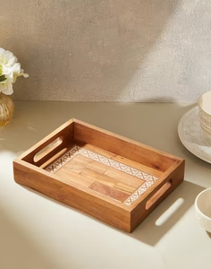 Plateau de service rond émaillé floral de créateur Vaisselle en bois de luxe pour la fête de mariage et la présentation de desserts - Product Image 1