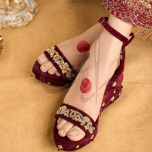 Sandales à talons brodées faites à la main sur mesure avec semelle extérieure en cuir véritable antidérapante, dessus en velours, nouvelle arrivée, vente en gros - Product Image 3
