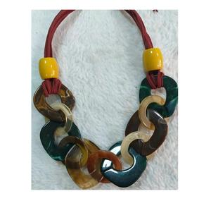 Collier de belles perles en résine faites à la main modèle de pierres en résine indien collier en bois de résine en gros pour la vente en gros - Product Image 6