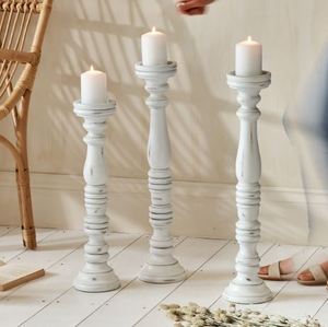 Bougeoir et support vintage en bois délavé blanc fabriqué en bois de manguier - Product Image 1