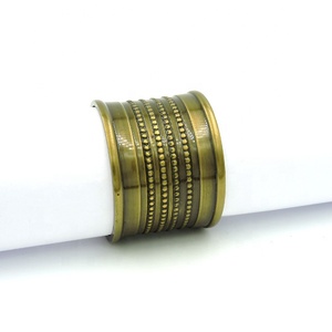 Ensemble d'anneaux de serviette en métal en laiton forme ronde couleur argent porte-serviettes élégants décoration de Table élégante décor à la maison moderne parfait - Product Image 6