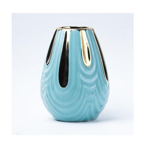 Vase décoratif en céramique noire dorée de luxe moderne Design creux élégant Décor écologique pour la maison et le bureau - Product Image 5