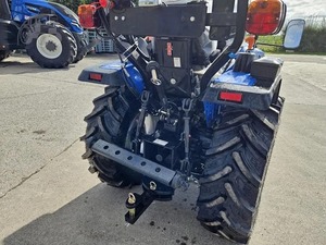 Tractor de un solo eje SOLIS S26 de 20 HP con caja de cambios y motor - Product Image 2