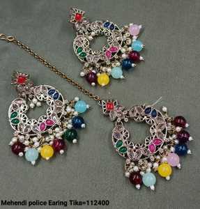 DERNIÈRE CONCEPTION INDIENNE TRADITIONNELLE ET À LA MODE AVEC BOUCLES D'OREILLES DE PERLES BOUCLES D'OREILLES CHANDELIER MANGTIKKA ENSEMBLE POUR FEMMES FILLES - Product Image 4