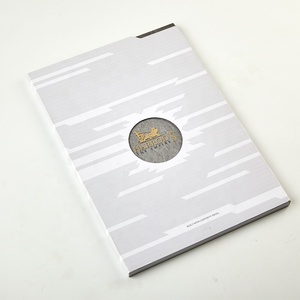 Servicio personalizado OEM Folleto de doble cara corporativo Impresión en offset Encuadernación perfecta Relieve ecológico - Product Image 1