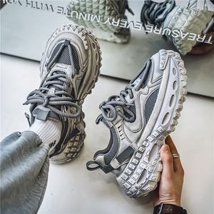 Chaussures de <span class=keywords><strong>tennis</strong></span> de course respirantes en maille pour hommes baskets décontractées à plateforme et à la mode baskets épaisses en caoutchouc à lacets chaussures à talons compensés - Product Image 3