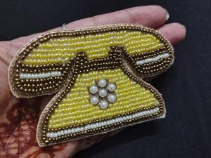 Broches brodées à la main en perles de rocaille, design personnalisé, broches en perles de rocaille et brodées, broches en perles - Product Image 4