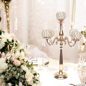 "Élégant bougeoir en cristal à 3 bras avec finition dorée au design époustouflant pour les mariages ou la décoration intérieure de luxe" - Product Image 1