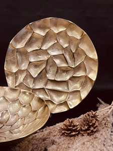 ถาดเสิร์ฟอะลูมิเนียมหล่อขึ้นรูปสไตล์หรูหรา พร้อมชาม 3 ใบ สำหรับเสิร์ฟช็อกโกแลตและอินทผลัม เหมาะสำหรับการรับประทานอาหารและโอกาสพิเศษ - Product Image 3