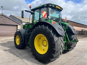 Tracteur agricole d'occasion JD 6195R ULTIMATE EDITION avec cabine fermée - Product Image 3