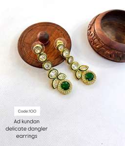 ต่างหู Jhumka สไตล์ Kundan ทำด้วยมือพร้อมไข่มุกและเครื่องประดับแบบดั้งเดิมสำหรับผู้หญิง - Product Image 2