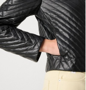 Blouson aviateur marron sur mesure pour femmes vente en gros de cuir véritable imprimé de logo personnalisé traitement brut - Product Image 6