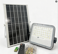 Reflector Solar LED para Jardín WOOJONG, Aluminio, IP65, Alto Lumen, 200W, 4000K, Control Remoto, Batería LiFePO4, 3 Años de Garantía, EMC, CE