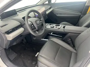 2025 B X 5 V 5 0 SUV AWD R18 Neumáticos Batería de Litio Asientos de Cuero Cámara Trasera Techo Solar Panorámico Luces LED Batería de 110 kWh - Product Image 3