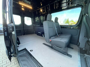 Mercedes-Benz Sprinter 319 d'occasion 2025, 2.0L 4 cylindres (190 ch), propulsion arrière, diesel Euro 6, transmission automatique, conduite à gauche - Product Image 3
