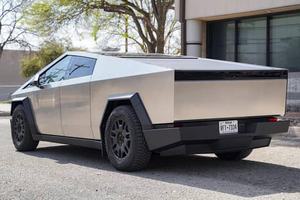 EXTREMELY CLEAN ELECTRIC CAR 2024 T E S L A CYBER-TRUCK 600-HP DUAL-MOTOR AWD READY TO SHIP - Product Image 4