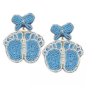 Pendientes de diseño de bordado de mariposa Estilo clásico de moda Unisex para regalos y fiestas por Artesanías MD - Product Image 1