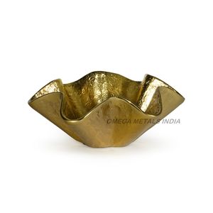 Bol de service décoratif en métal argenté de haute qualité avec un design de vague moderne Forme incurvée élégante Parfait pour les repas et l'affichage - Product Image 3