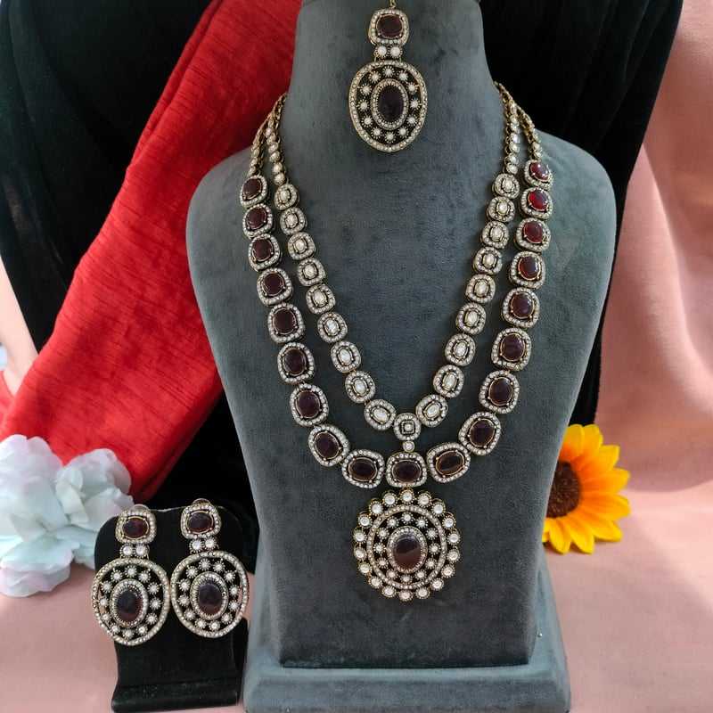 สีน้ำตาลแดง