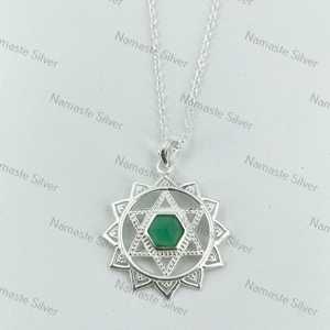 Colgante de Plata de Ley 925 Hecho a Mano con Forma de Corazón y Chakra, Gema Natural de Aventurina, Joyería de Chakra Anahata para Collar de Cristal - Product Image 4