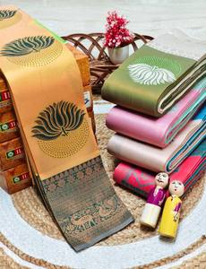 ส่าหรีผ้าไหมลาเวนเดอร์ดีไซเนอร์สำหรับผู้หญิงที่มีเสื้อปักสีเงินหรูหราและมีขอบระยิบระยับเหมาะสำหรับงานปาร์ตี้ - Product Image 5