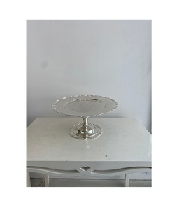 Présentoir à gâteaux en aluminium haut de gamme avec finition antique vintage idéal pour afficher des gâteaux de mariage desserts fins lors de fêtes élégantes - Product Image 2