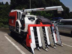 เครื่องเก็บเกี่ยวข้าวคูโบต้ามือสองพร้อมหัว14ft สำหรับขาย | เครื่องจักรกลการเกษตรประสิทธิภาพสูงสำหรับฟาร์มข้าว - Product Image 3