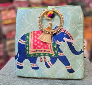 Nuevo diseño impreso de elefante hecho a mano con bolsa Potli de seda étnica para boda función Haldi retorno Potli bolso regalos - Product Image 2