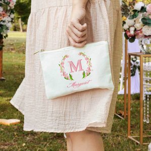 Pochette zippée personnalisée écologique, trousse de maquillage sur mesure avec fleur de naissance et nom, en toile de coton et fermeture en PVC polyester - Product Image 4