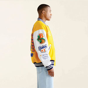 Chaqueta universitaria para hombre de calidad superior personalizada OEM con bordado de chenilla clásico y mangas en contraste chaqueta de calle para hombre - Product Image 4