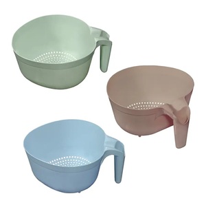 Scolapasta ovale in plastica con manico (Plastic 1211) - Product Image 1