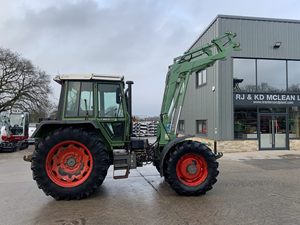 Tracteur agricole Fendt 395 GT vert 4x4 160 CV à transmission par engrenages, porte-outils, haute productivité - Product Image 2