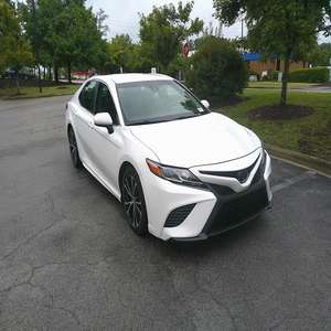 Auto Camry Blanco Usado y Limpio, Año 2018 - Product Image 1