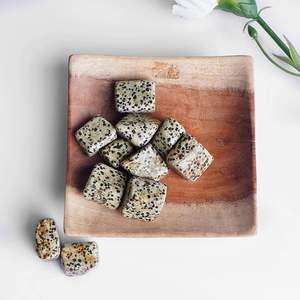 Piedras caídas de cristal pulido de jaspe dálmata al por mayor, equilibrio de Chakra y curación de energía, alivio del estrés y crecimiento espiritual - Product Image 4