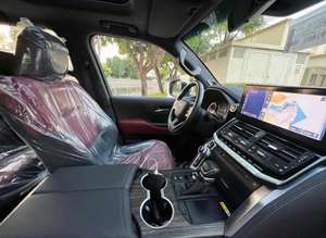 2022 Toyota Land Cruiser Seminuevo Diesel Automático Euro 5 Estándar de emisiones - Product Image 2