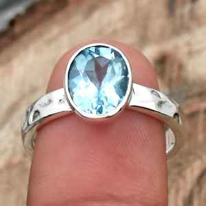 แหวน925ทำด้วยมือเงินสเตอร์ลิงประดับด้วยพลอยบุษราคัมสีฟ้ารูปวงรีพร้อมปะการังสีขาวเป็นของขวัญ - Product Image 1