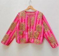Vente en gros et fabrication de veste indienne en coton matelassé fait à la main veste vintage en coton Kantha réversible bord brut bord libre