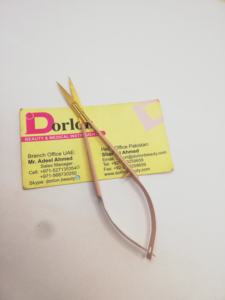 Ciseaux à ressort enduits de couleur professionnelle en acier inoxydable de qualité durable ciseaux à sourcils cosmétiques à lame droite au Pakistan - Product Image 2