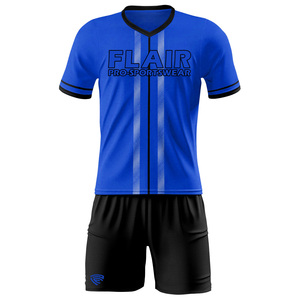 Kits de football rétro conçus sur mesure Uniformes de maillot de football pour enfants de haute qualité pour hommes - Product Image 5