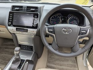 TOYOTA LAND CRUISER PRADO TX-L 2023 USADO, Volante a la Izquierda/Derecha - Product Image 3