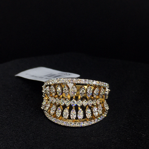 Anillo de estilo clásico de oro de 14 quilates con diamante SI Claridad Diamante redondo brillante para un toque de lujo que mejora los trajes diarios - Product Image 1