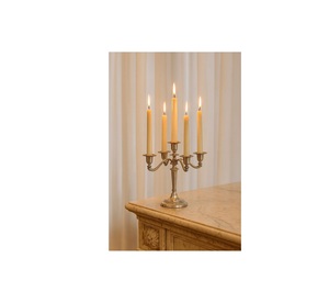 Candélabre en métal doré pour la décoration intérieure de la maison avec une finition royale et de beaux détails pour une installation élégante aux chandelles - Product Image 4