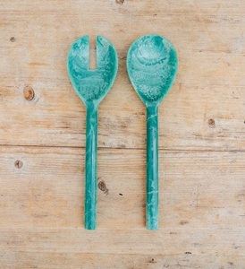 Serveur à salade en résine avec texture de marbre doux et teinte élégante Idéal pour les maisons, les hôtels et les tables à manger design - Product Image 1